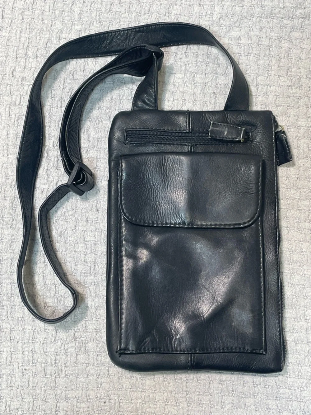 Vintage HOBO International Black Leather Crossbody Travel Bag Purse
